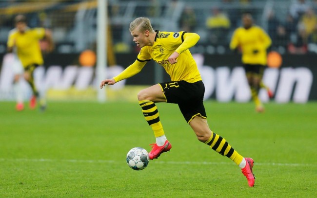 逆袭称王，苏超泰州队获2025微博竞燃之夜年度全民闪耀运动队