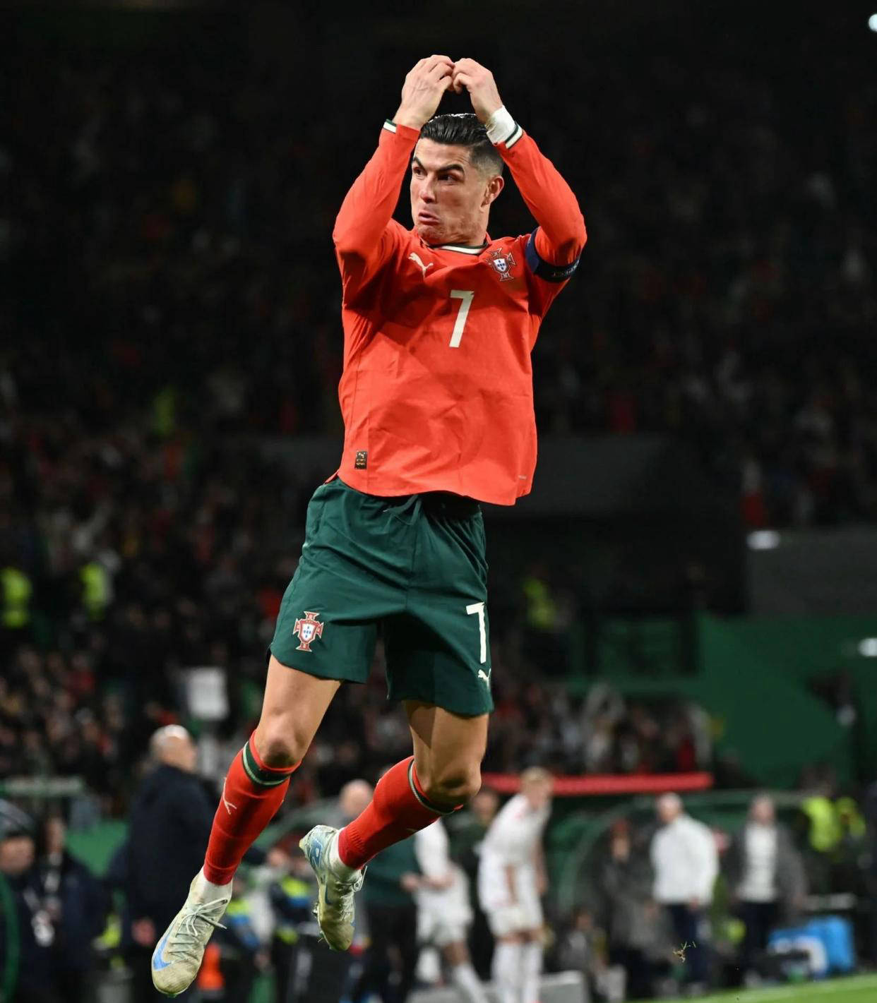 埃迪-豪：红军对伊萨克的报价被我们拒绝；孙兴慜是英超传奇