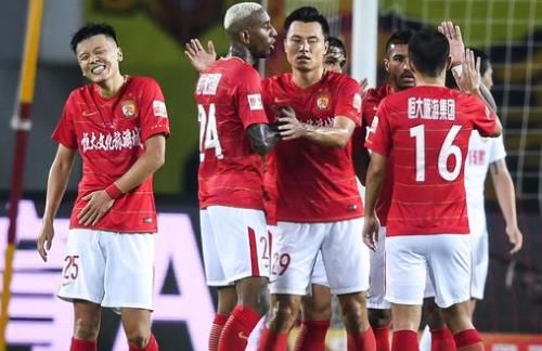 教练表情太真实笑喷球迷